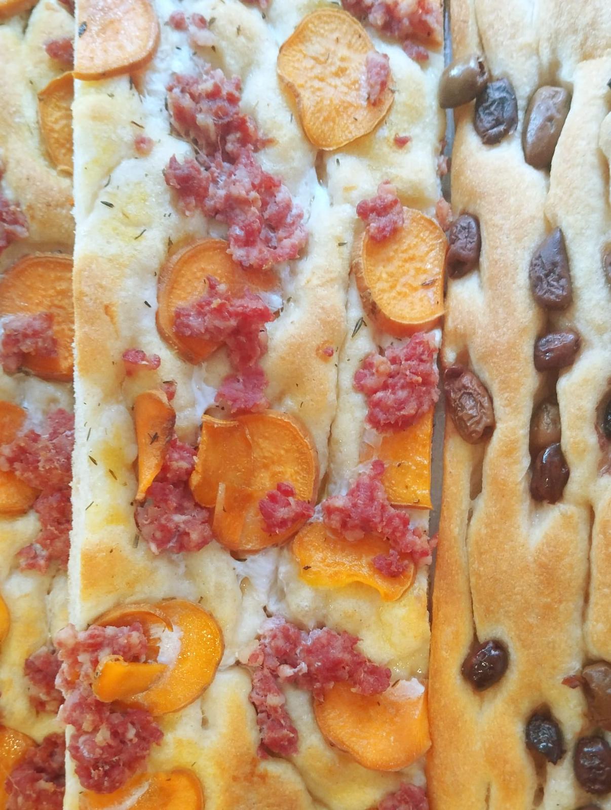 Focaccia con salsiccia e patate dolci